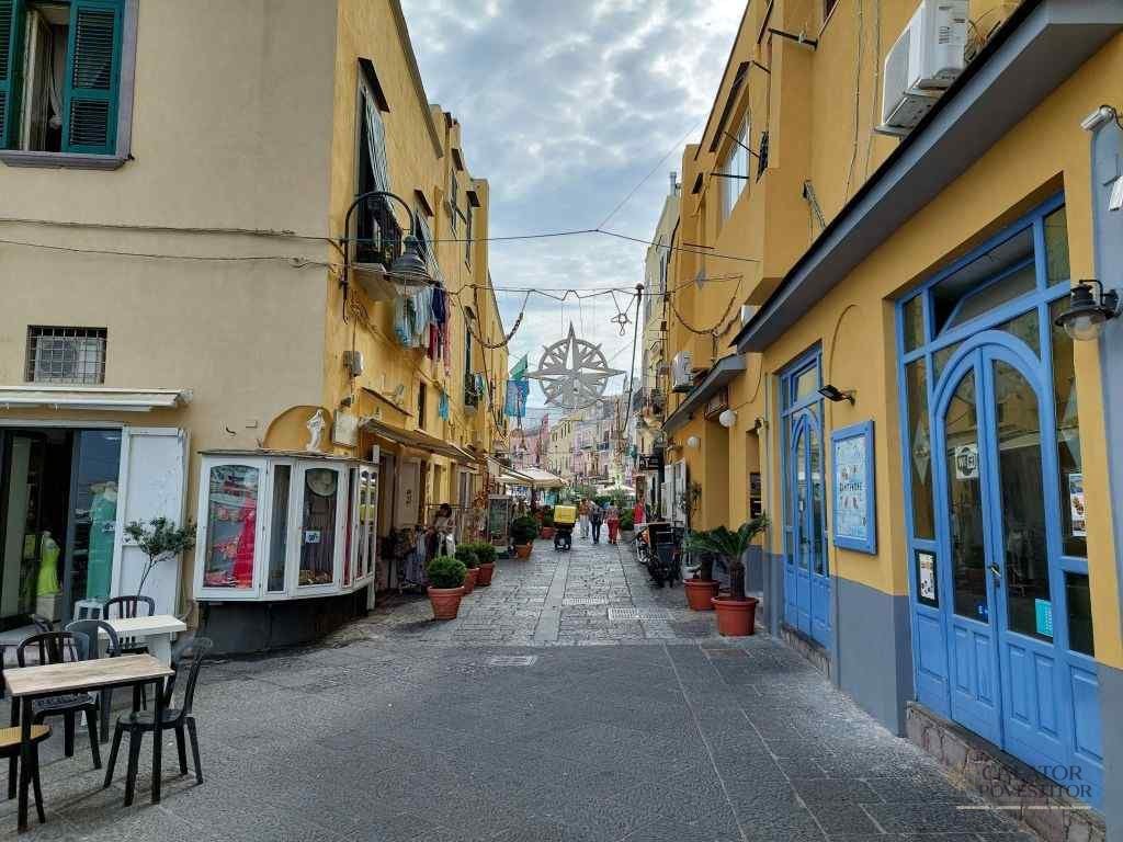 Insula Procida,o comoara colorata a golfului Napoli