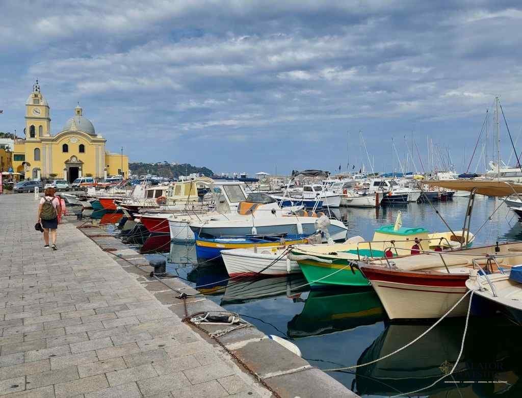 Insula Procida,o comoara colorata a golfului Napoli