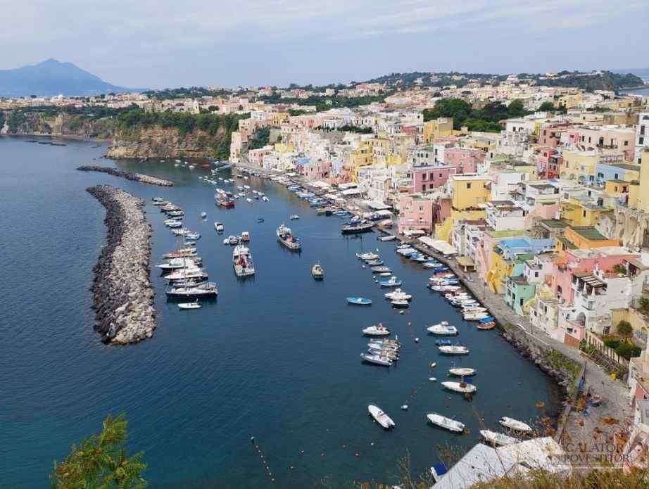 Insula Procida,o comoara colorata a golfului Napoli