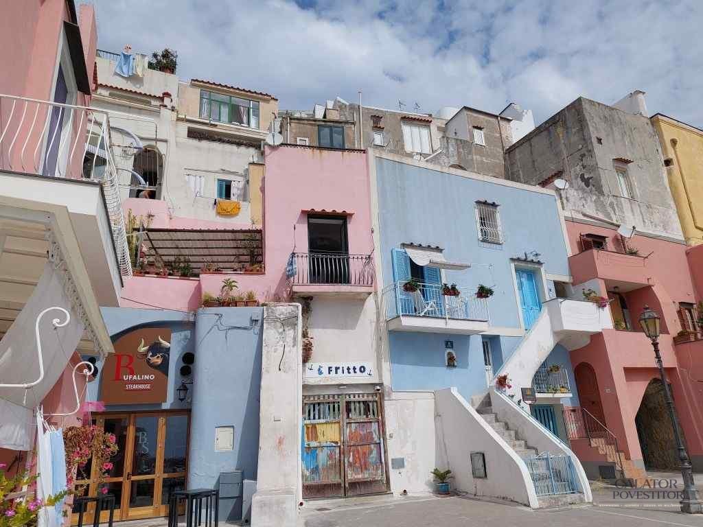 Insula Procida,o comoara colorata a golfului Napoli