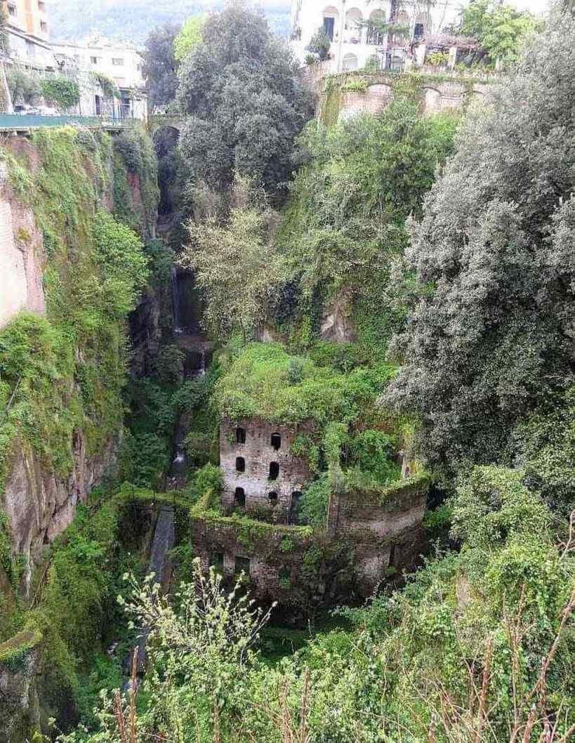 Orașe de pe Coasta Amalfitană