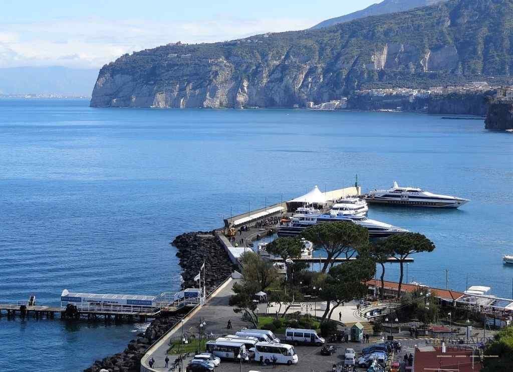 Orașe de pe Coasta Amalfitană