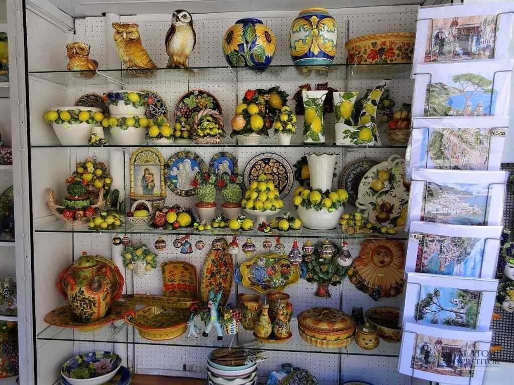 Satele de pe Coasta Amalfitană
