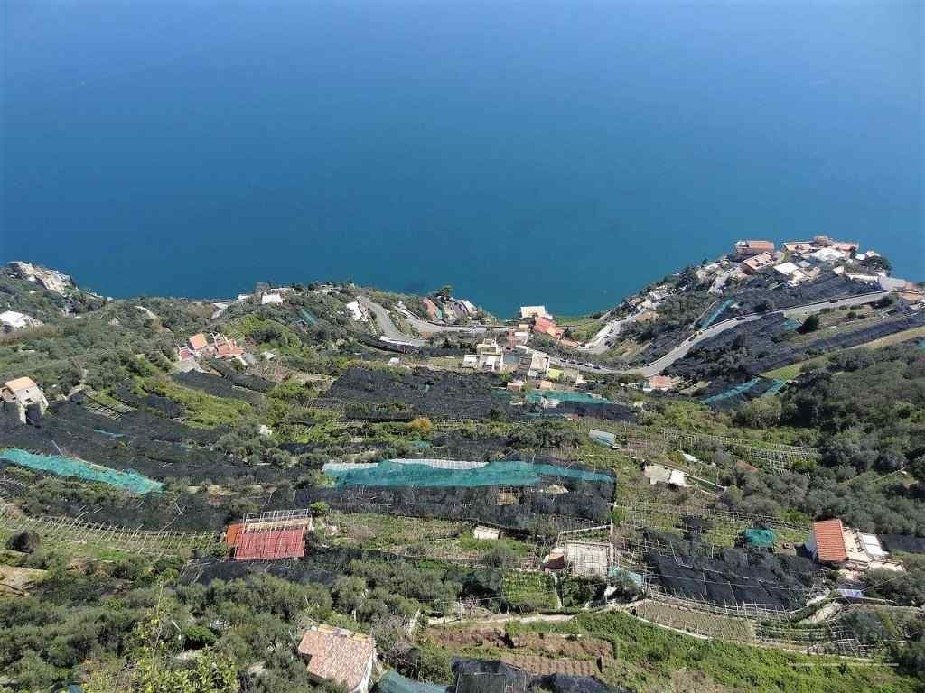 Satele de pe Coasta Amalfitană