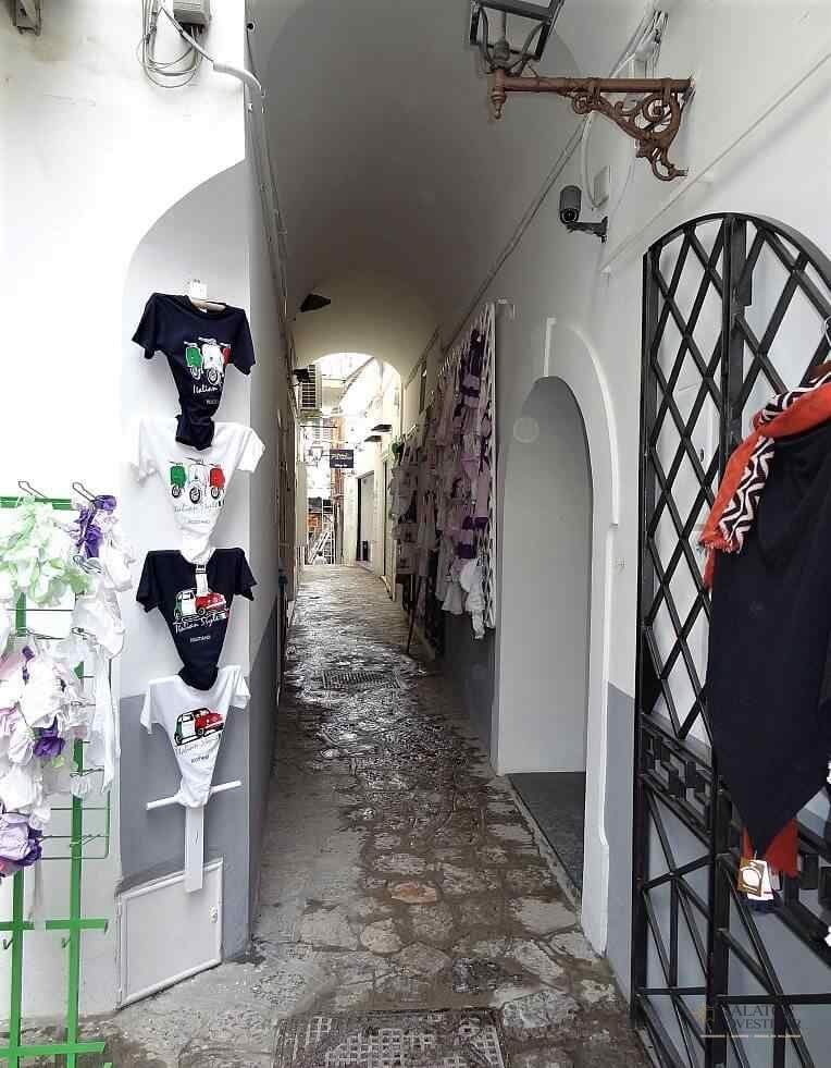 Satele de pe Coasta Amalfitană