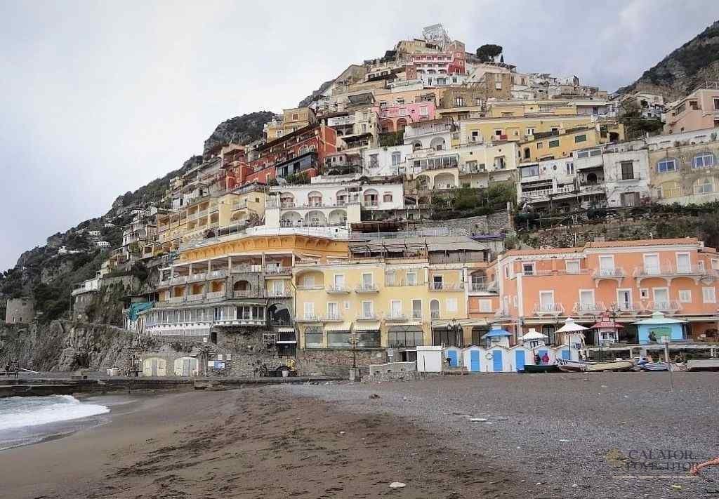 Satele de pe Coasta Amalfitană