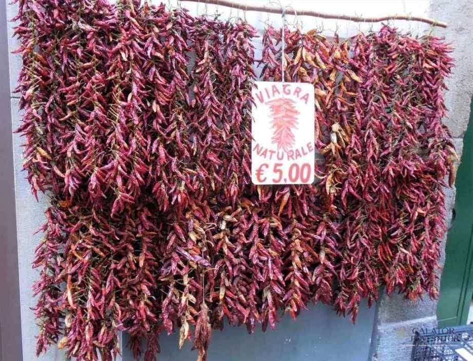 Satele de pe Coasta Amalfitană