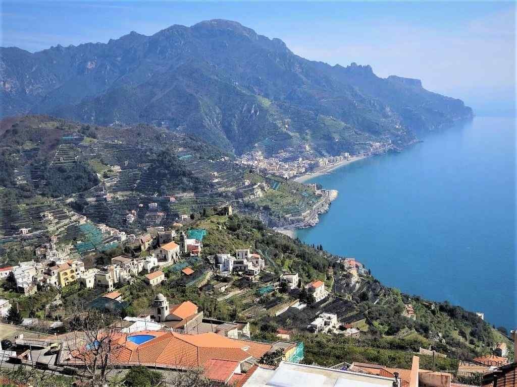 Top 5 gradini de vis. Oaze de frumusete in Italia.