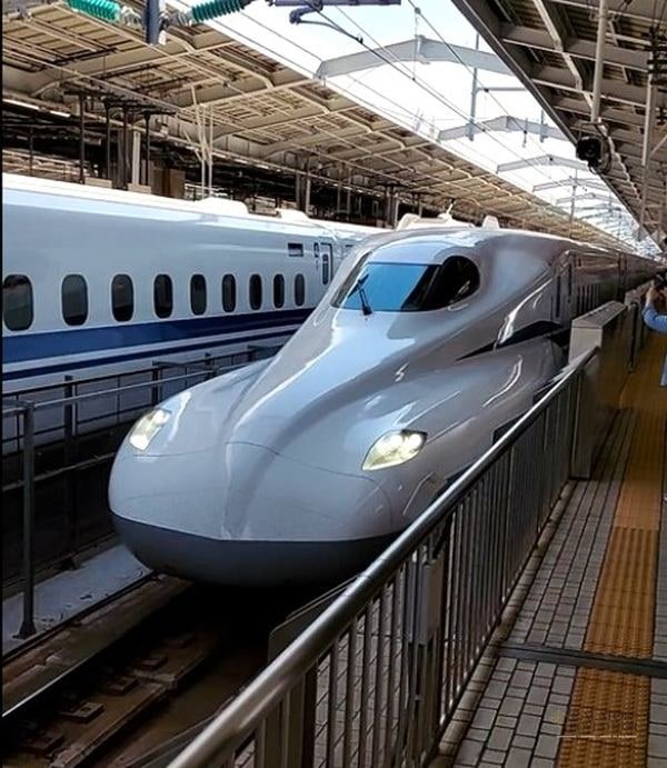 cu trenul si metroul prin Japonia