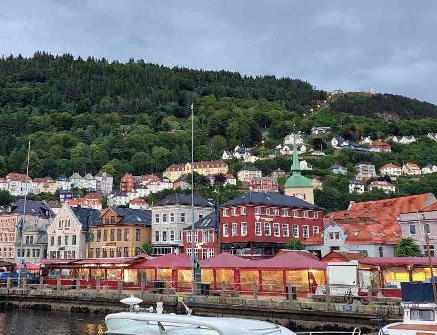 Bergen-poarta magica inspre minunatele fiorduri din Norvegia