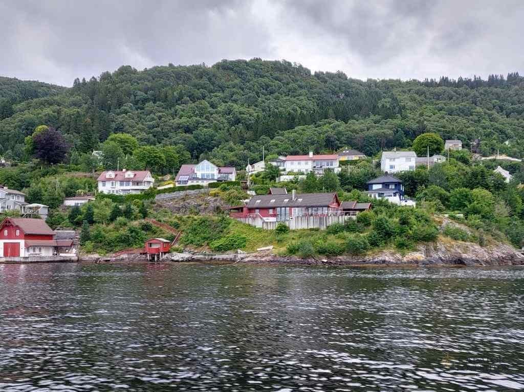 Bergen-poarta magica inspre minunatele fiorduri din Norvegia