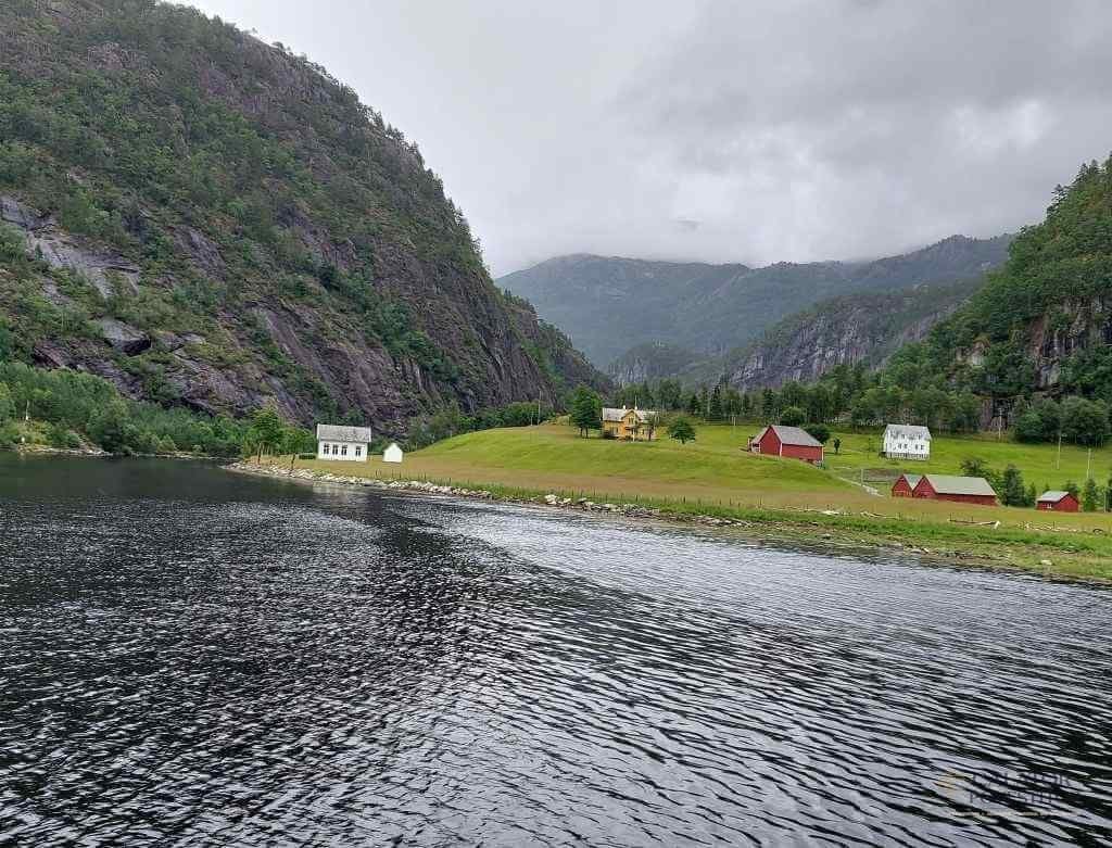 Bergen-poarta magica inspre minunatele fiorduri din Norvegia