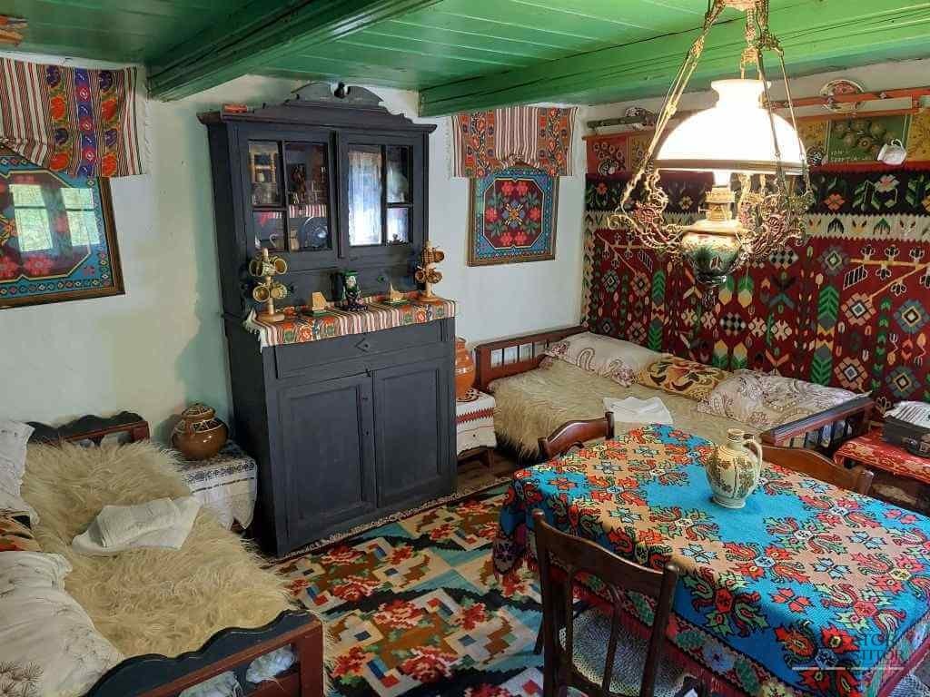 Cazare la Fundata – casa rustică și primitoare