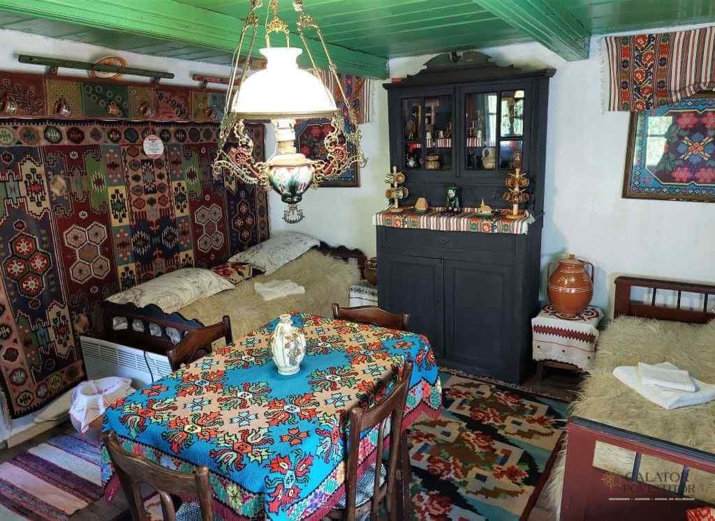 Cazare la Fundata – casa rustică și primitoare