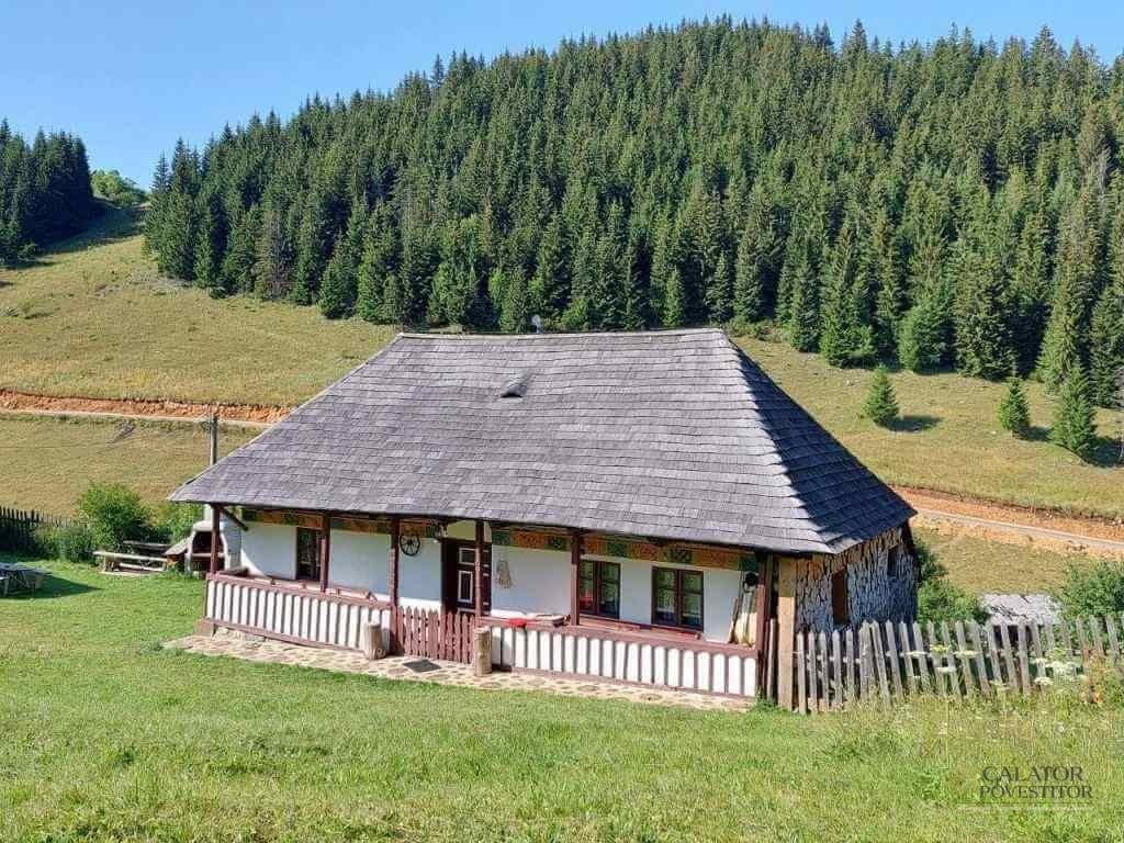 Cazare la Fundata – casa rustică și primitoare