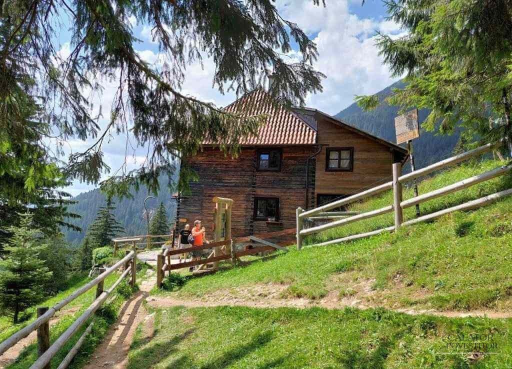 Trasee montane Piatra Craiului - cabana Curmatura