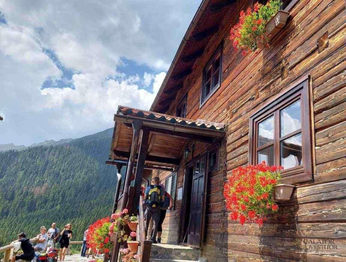 Trasee montane Piatra Craiului - cabana Curmatura