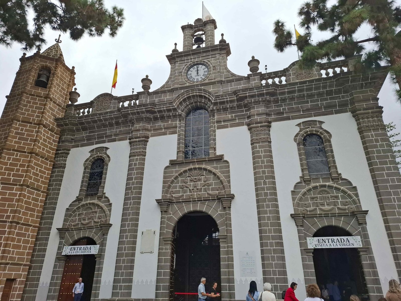 Biserica Basilica de la Virgen del Pino din centrul istoric Teror