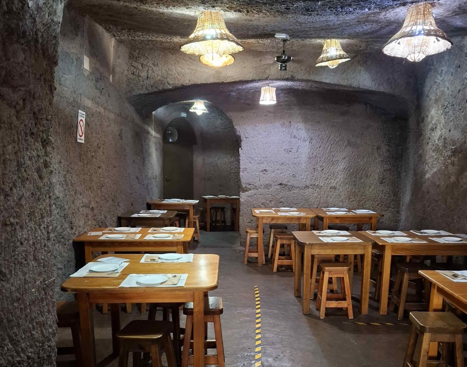 Restaurant amenajat în peșteră în valea Guayadeque Gran Canaria