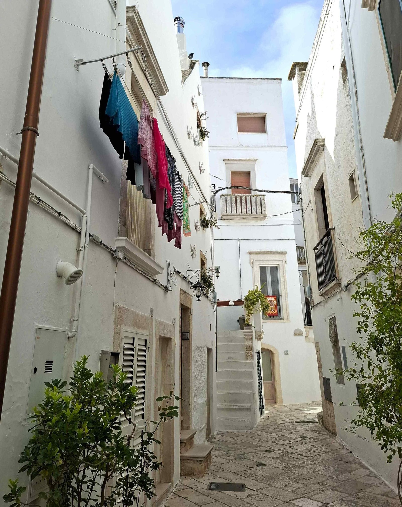Străduțe înguste din centrul istoric Locorotondo, Puglia