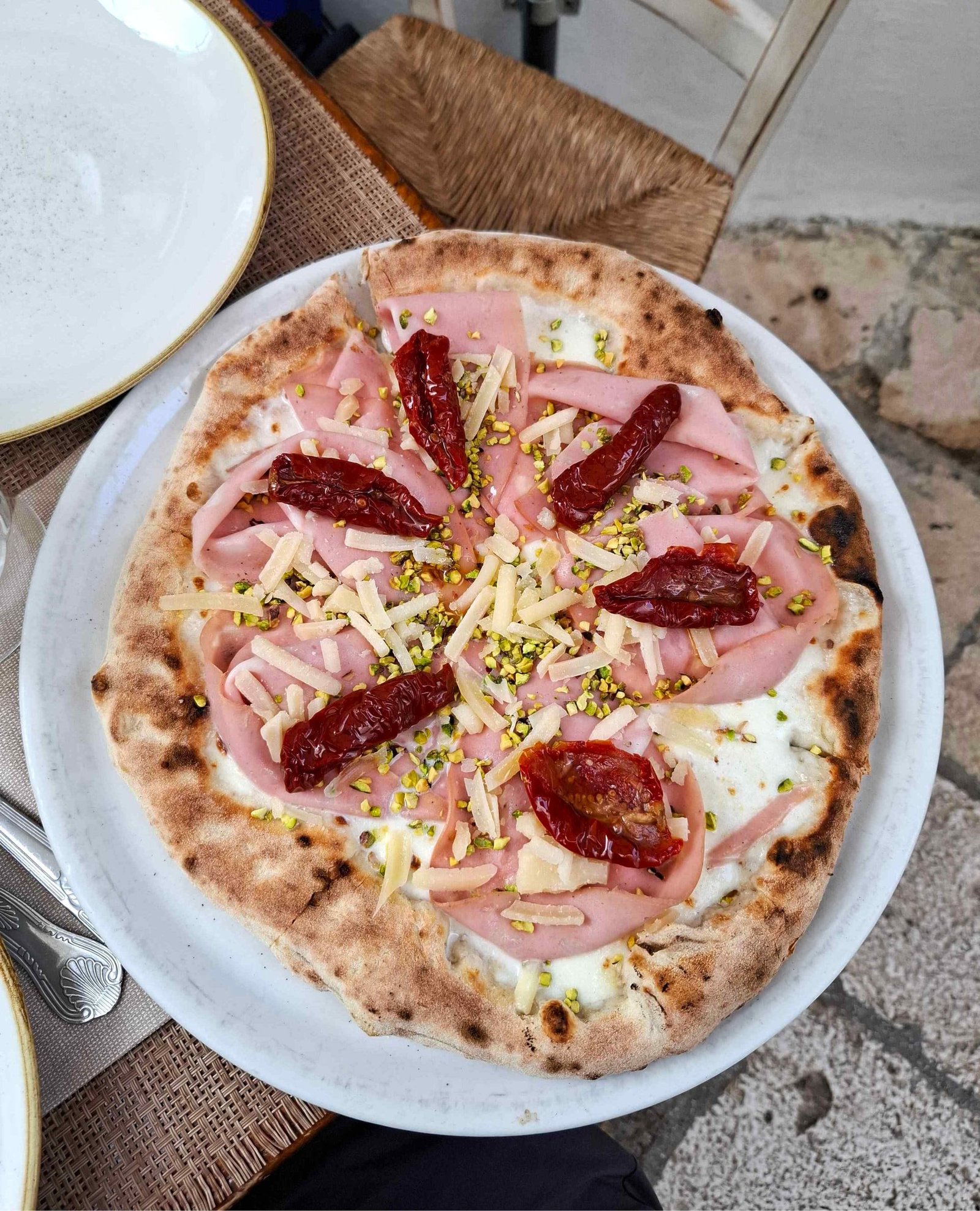 pizza la localul Casa Pinto din centrul istoric Locorotondo