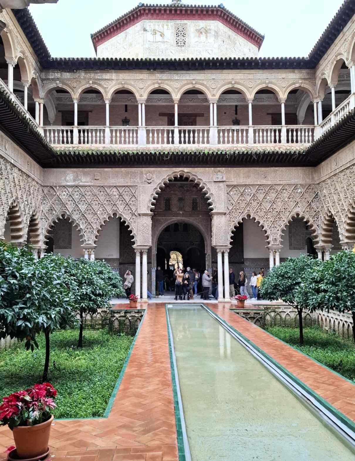 patio de las doncellas real alcazar