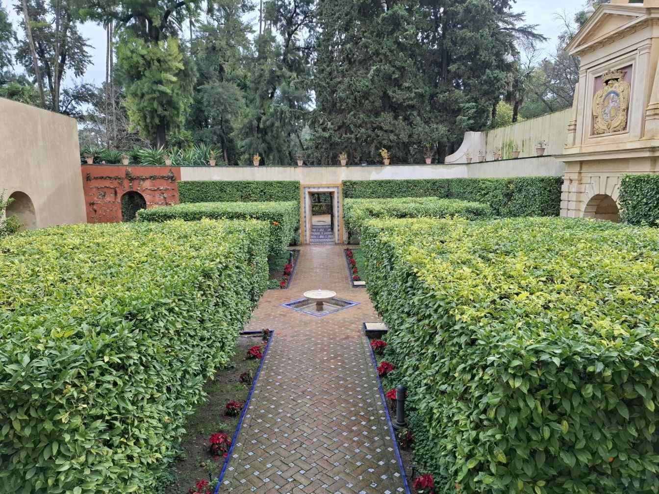 jardin de troya real alcazar sevilla